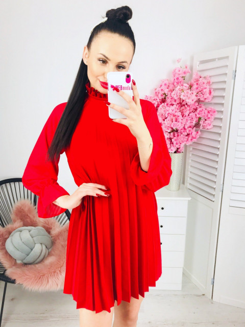 Plisované červené společenské šaty