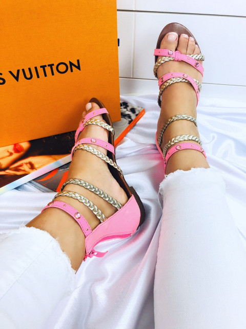 Růžové sandálky se zlatými ramínky
