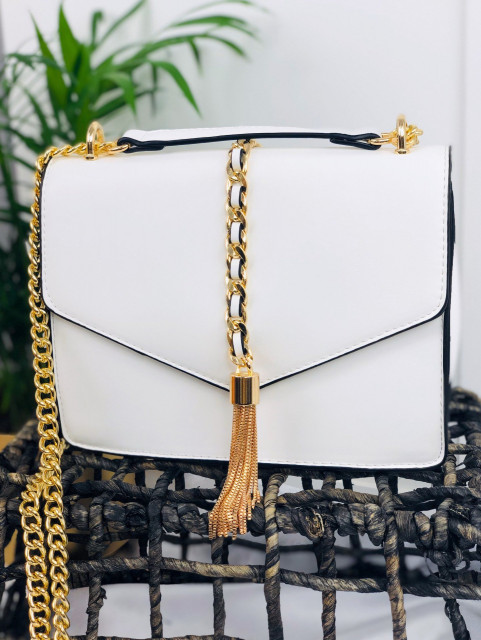 Dámská stylová bílá kabelka se zlatým řetízkem
