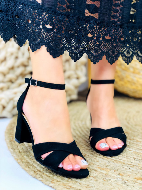Dámské černé sandálky s podpatkem