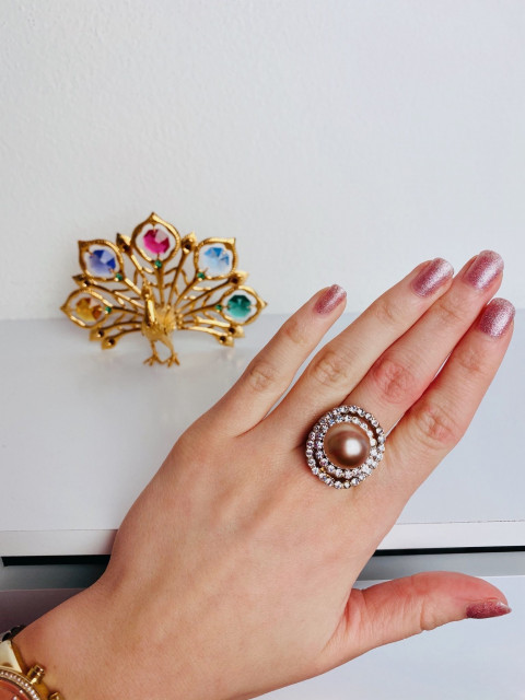 Dámský zlatý prsten s perlou
