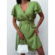 Zelené šaty s páskem a volánovými rukávy