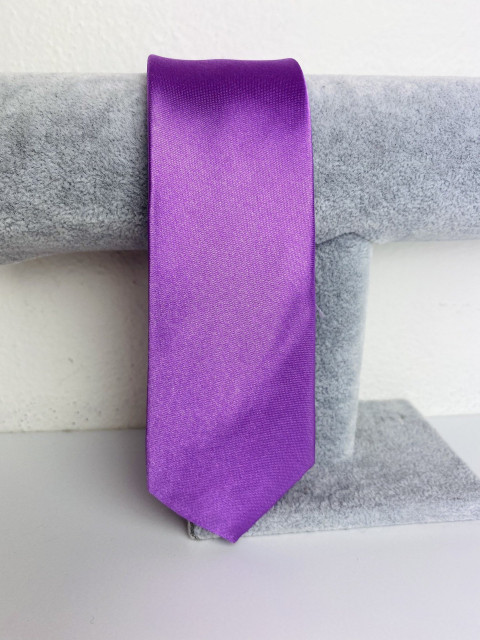 Pánská fialová saténová úzká kravata