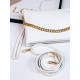 Bílá listová dámská kabelka se zlatým řetězem