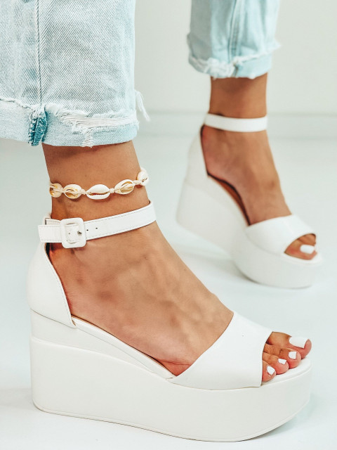Dámské sandály na platformě - bílé