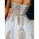 Exkluzivní dlouhé společenské šaty s tylovou sukní a ozdobnými kamínky - bílé