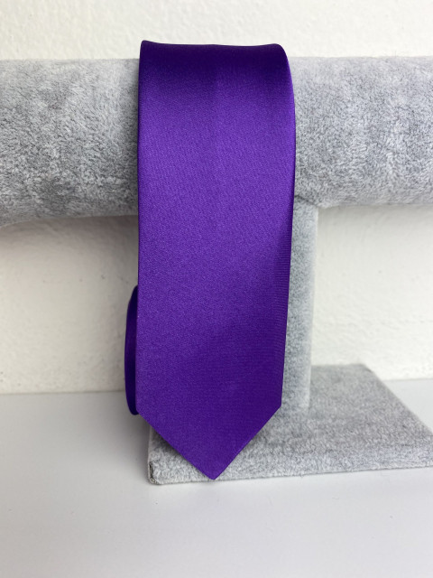Pánská výrazná fialová saténová úzká kravata