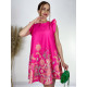 Růžové krátké šaty s volánovými rukávy a barevným potiskem