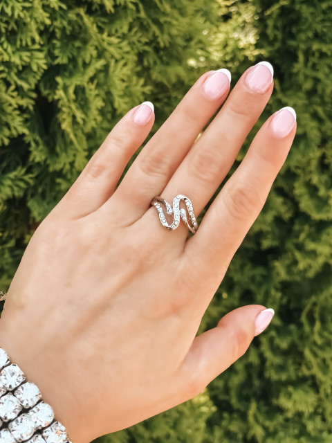 Dámský stříbrný prsten s kamínky 10