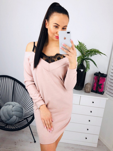 Růžové svetříková šaty s krajkou