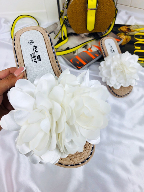 Dámské bílé květinové pantofle