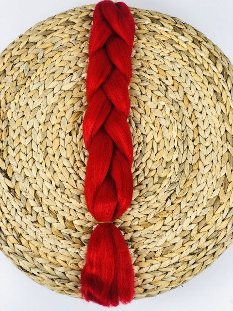 Červený pletený kanekalon