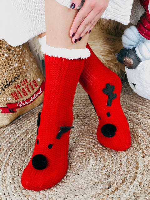 Červené zateplené vánoční ponožky se sobem
