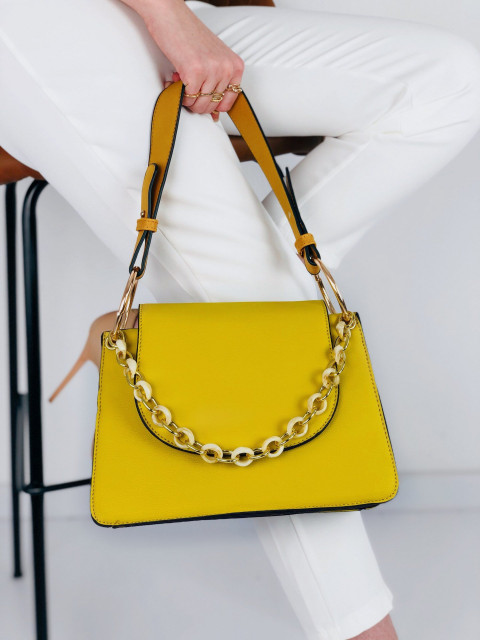 Dámská žlutá kabelka s řetězem
