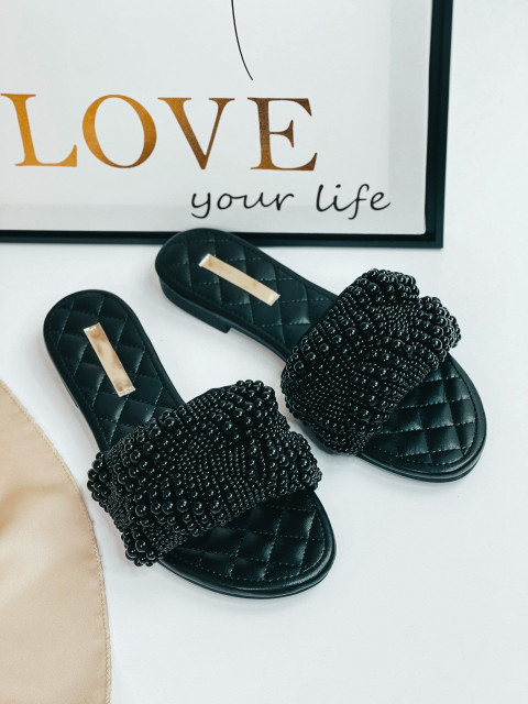 Černé exkluzivní pantofle s perličkami