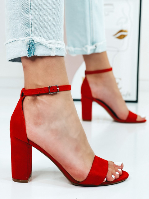 Dámské červené sandálky s hrubým podpatkem