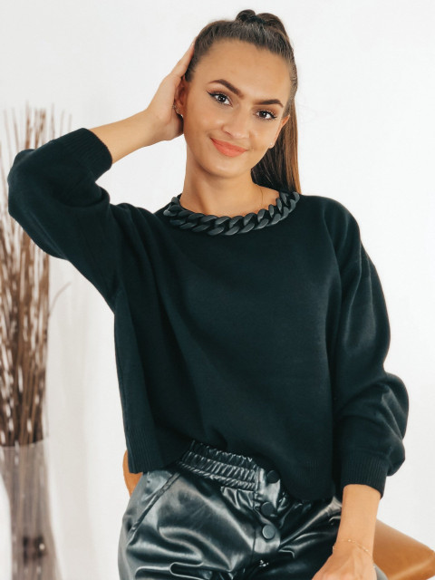 Dámský oversize černý pletený svetr s řetězem
