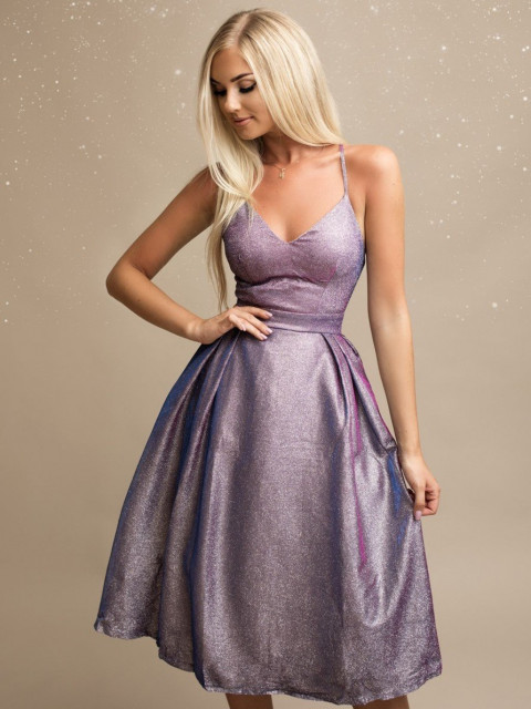 Krátké fialové třpytivé společenské šaty