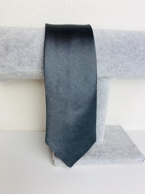 Pánská tmavá šedá saténová úzká kravata