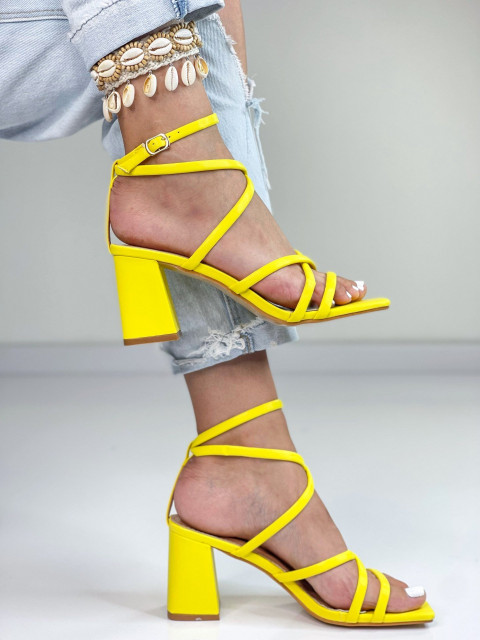 Dámské sandály na nízkém podpatku - žluté