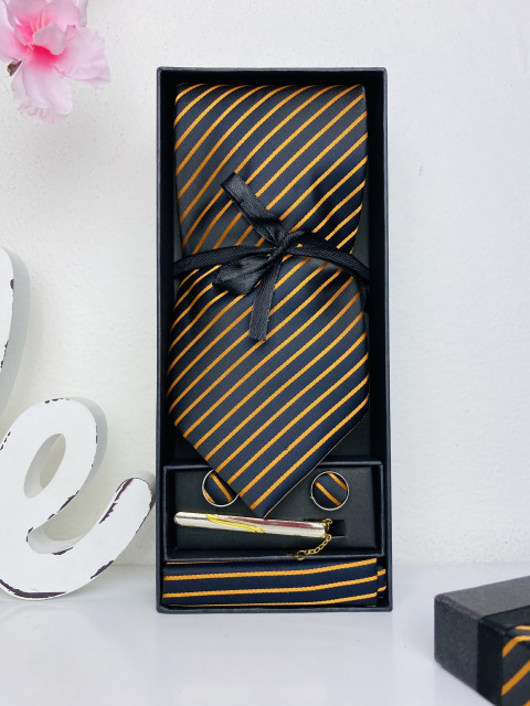 Pánský černý 4 dílný set: kravata, kapesník, spona a manžetové knoflíky