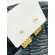 Dámské elegantní zlaté náušnice s perlami