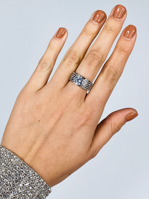 Dámský stříbrný prsten s kamínky 