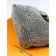 Luxusní dámská společenská kabelka s kamínky a řemínkem - stříbrná