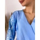 Dámské plisované vzorované společenské šaty s páskem - modré