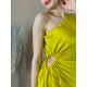 Dámské asymetrické plisované šaty na jedno rameno - žluté