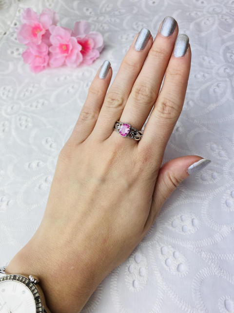 Dámský stříbrný prsten s růžovým krystalem 3