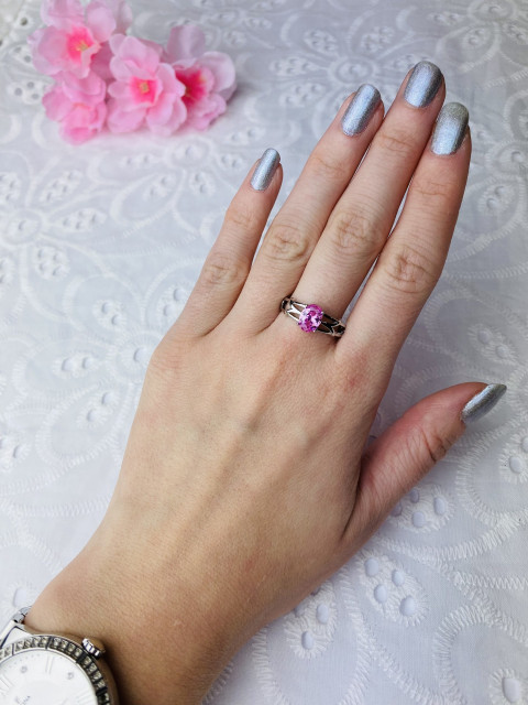 Dámský stříbrný prsten s růžovým krystalem 8