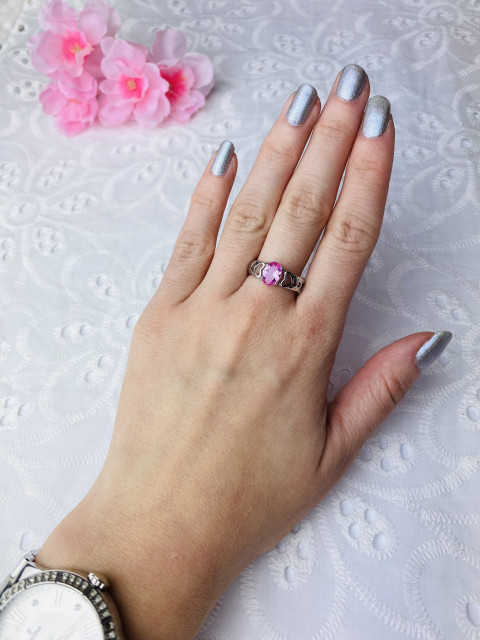 Dámský stříbrný prsten s růžovým krystalem 9