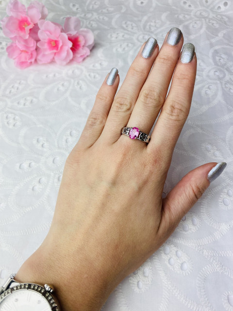 Dámský stříbrný prsten s růžovým krystalem 11