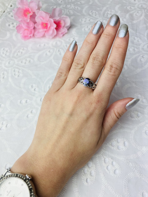 Dámský stříbrný prsten s fialovým krystalem 3