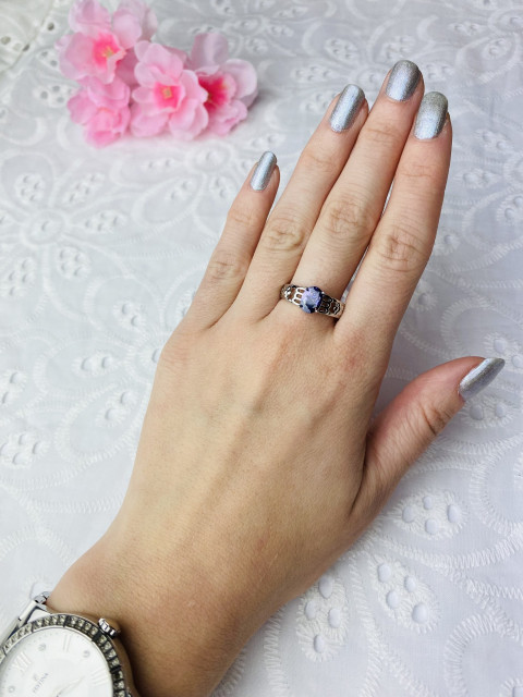 Dámský stříbrný prsten s fialovým krystalem 4