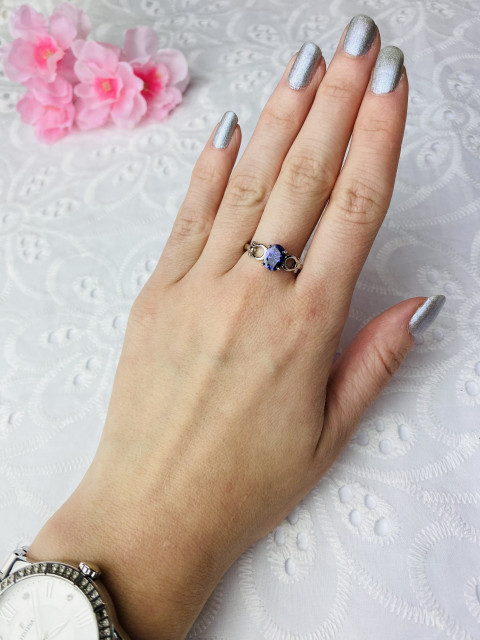 Dámský stříbrný prsten s fialovým krystalem 8