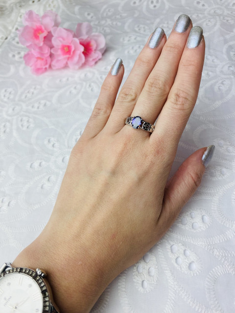 Dámský stříbrný prsten s fialovým krystalem 9