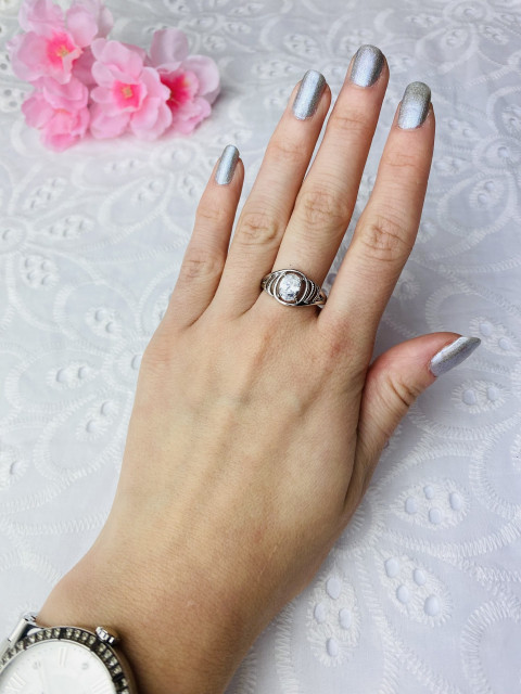 Dámský stříbrný prsten se stříbrným krystalem 4