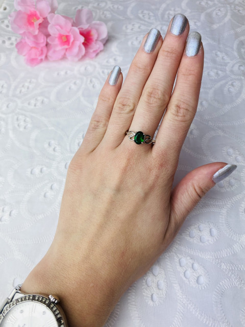 Dámský stříbrný prsten se zeleným krystalem 3