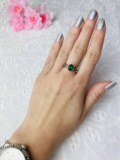 Dámský stříbrný prsten se zeleným krystalem 6