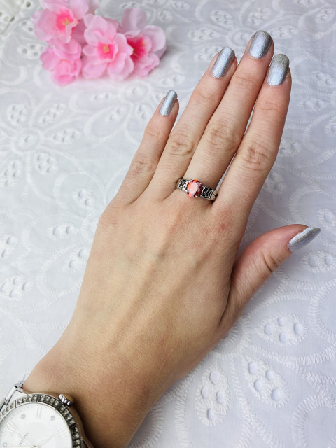 Dámský stříbrný prsten s červeným krystalem 7
